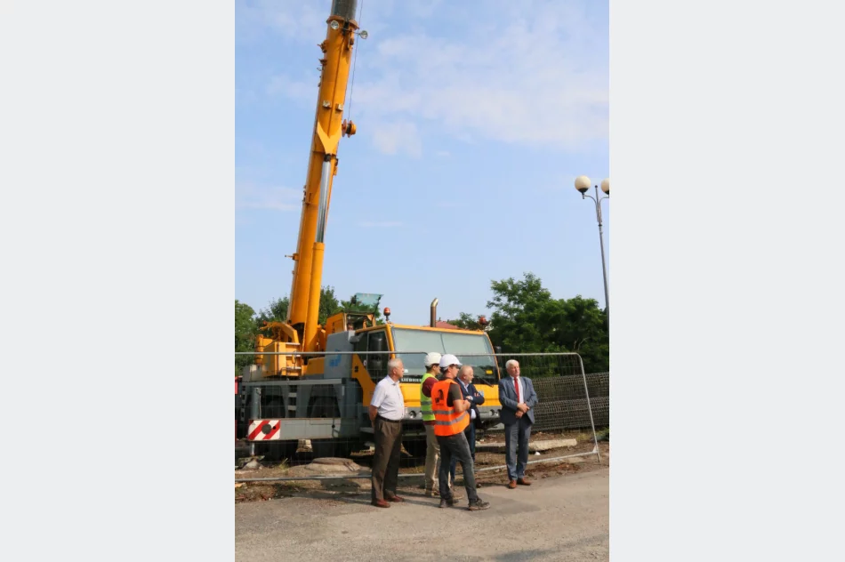 Rozpoczęły się prace nad stabilizacją osuwiska przy ul. Paderewskiego - zdjęcie 6