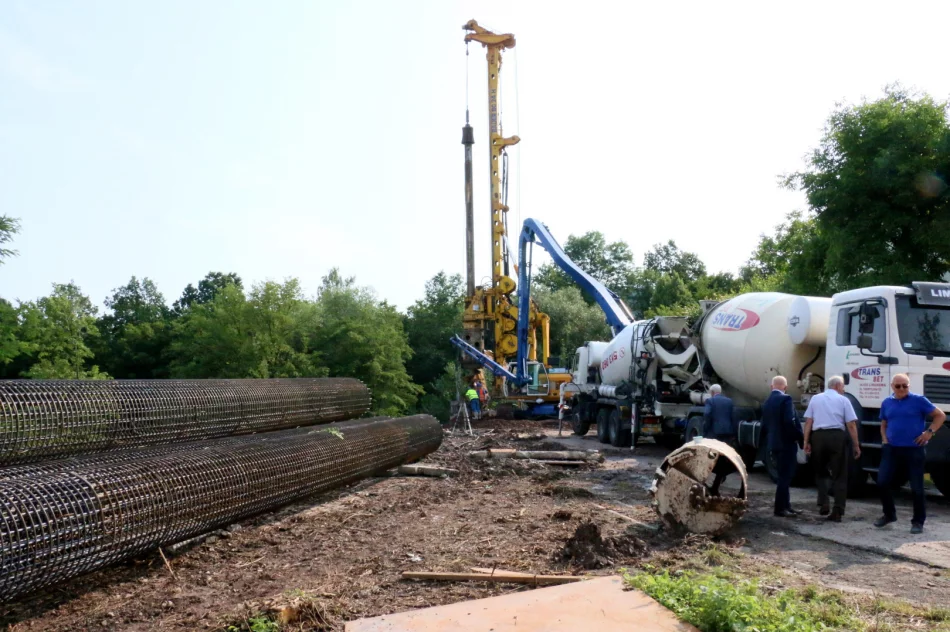 Rozpoczęły się prace nad stabilizacją osuwiska przy ul. Paderewskiego - zdjęcie 12