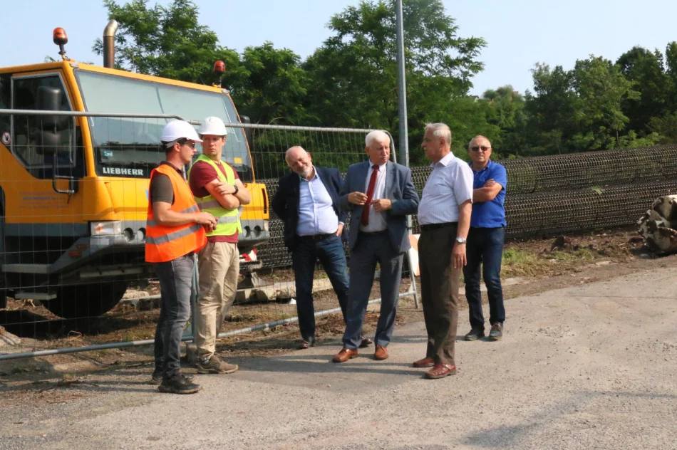 Rozpoczęły się prace nad stabilizacją osuwiska przy ul. Paderewskiego - zdjęcie 18