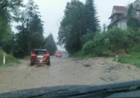 Podtopienia, osunięcia ziemi i podmyty most - skutki gwałtownych burz - zdjęcie główne