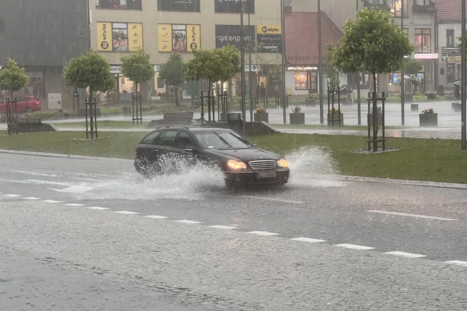 Podtopienia, osunięcia ziemi i podmyty most - skutki gwałtownych burz - zdjęcie 4