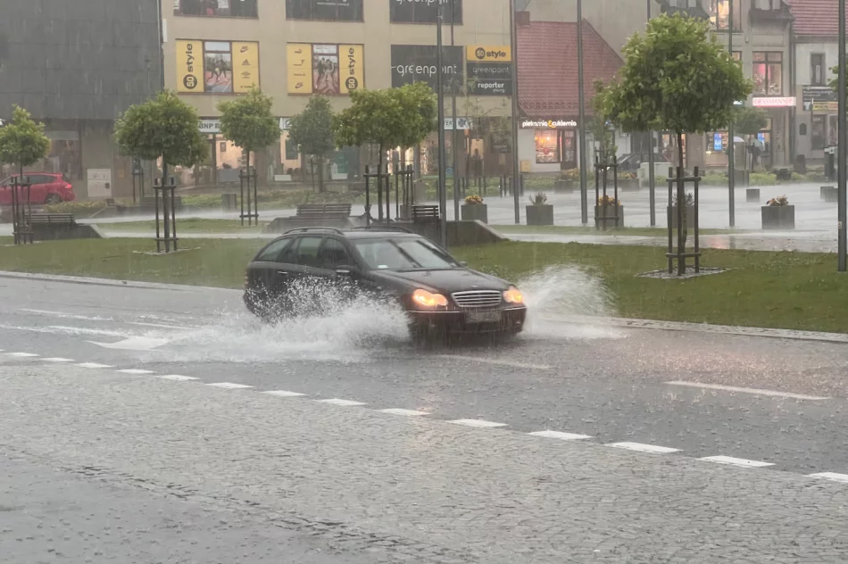 Podtopienia, osunięcia ziemi i podmyty most - skutki gwałtownych burz - zdjęcie 7