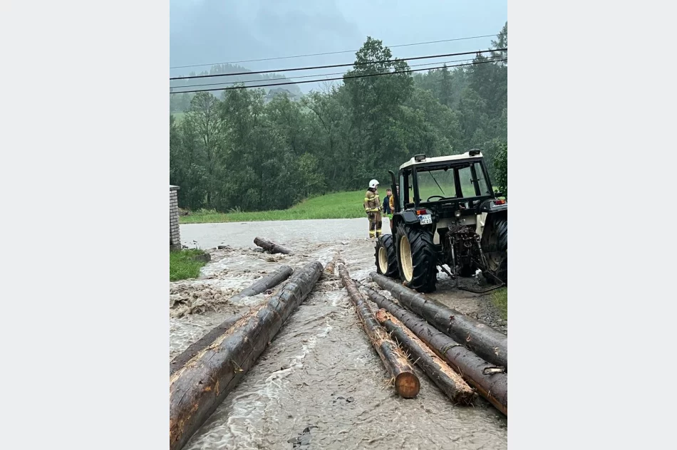 Podtopienia, osunięcia ziemi i podmyty most - skutki gwałtownych burz - zdjęcie 9