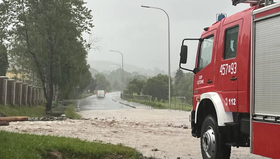 Zalane domy, zniszczone drogi i mosty. Ponad 40 interwencji po burzach - zdjęcie 1