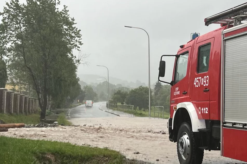 Podtopienia, osunięcia ziemi i podmyty most - skutki gwałtownych burz - zdjęcie 10