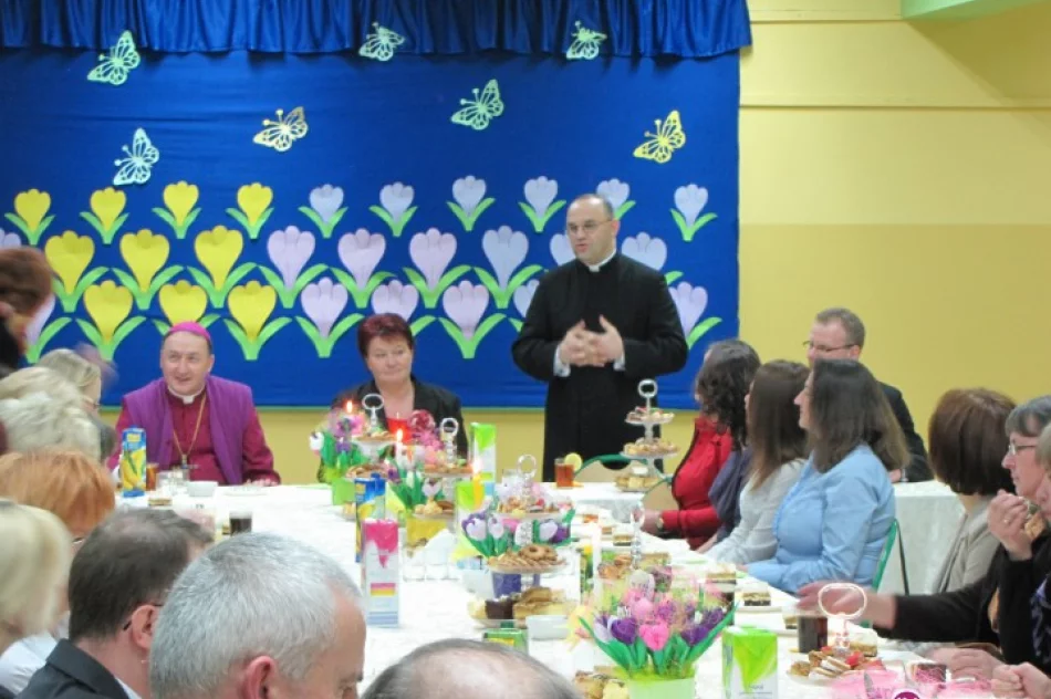 Biskup spotkał się z nauczycielami - zdjęcie 2