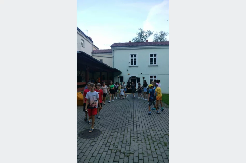 Młodzież z drużyn pożarniczych na wakacyjnym obozie  - zdjęcie 2