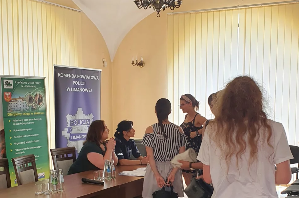 Policjanci w urzędzie pracy - zdjęcie 3