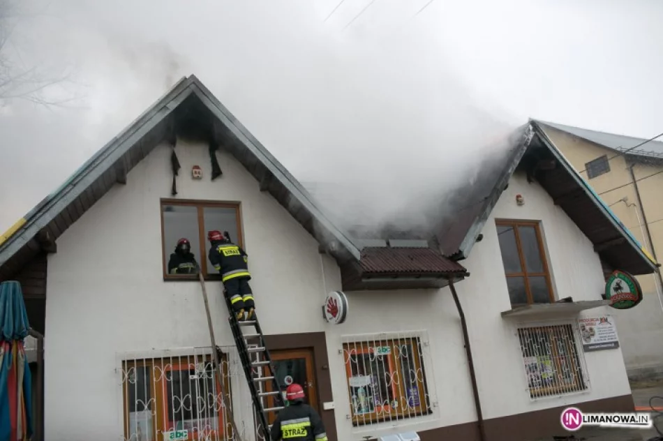 Pożar budynku sklepu - zdjęcie 3