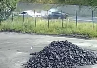 Czołowe zderzenie samochodów - jest nagranie - zdjęcie główne