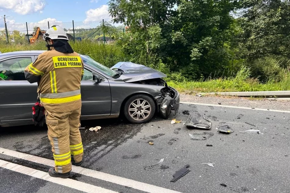 Czołowe zderzenie samochodów - jest nagranie - zdjęcie 3