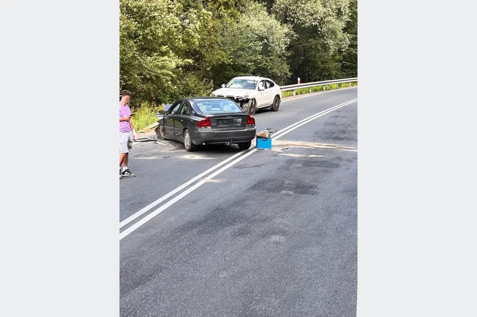 Czołowe zderzenie samochodów - jest nagranie - zdjęcie 4