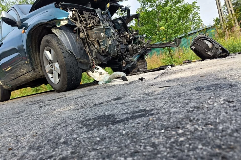 Groźnie wyglądające zderzenie czołowe - zdjęcie 4