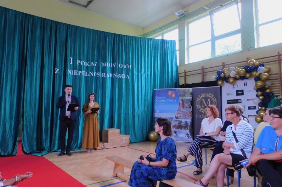 Pierwszy pokaz mody osób z niepełnosprawnościami - zdjęcie 8