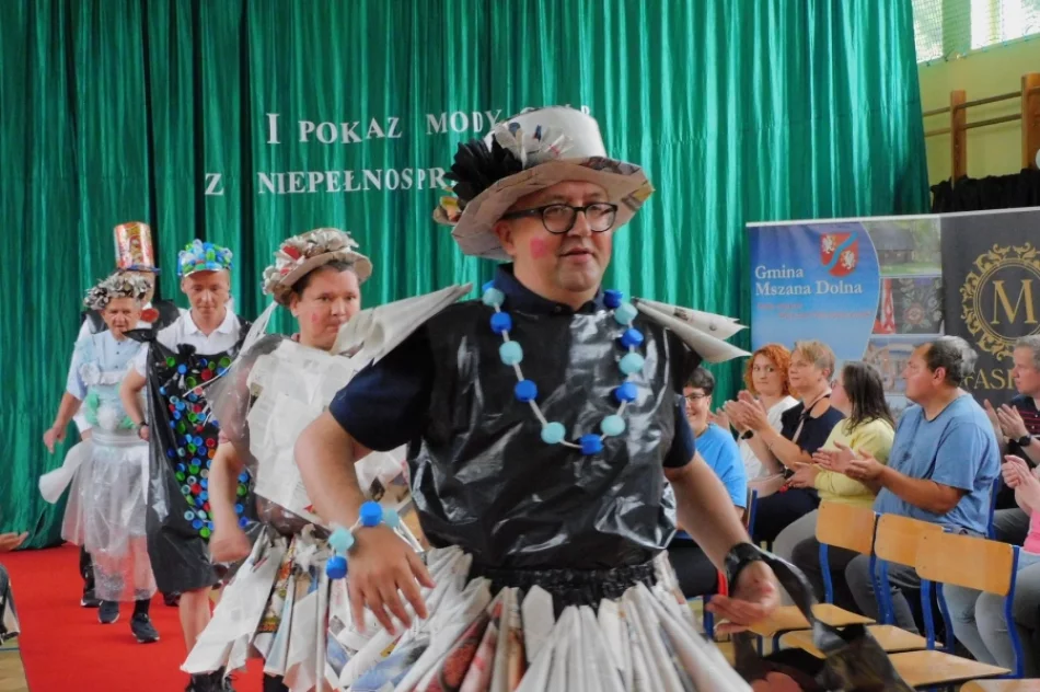 Pierwszy pokaz mody osób z niepełnosprawnościami - zdjęcie 14