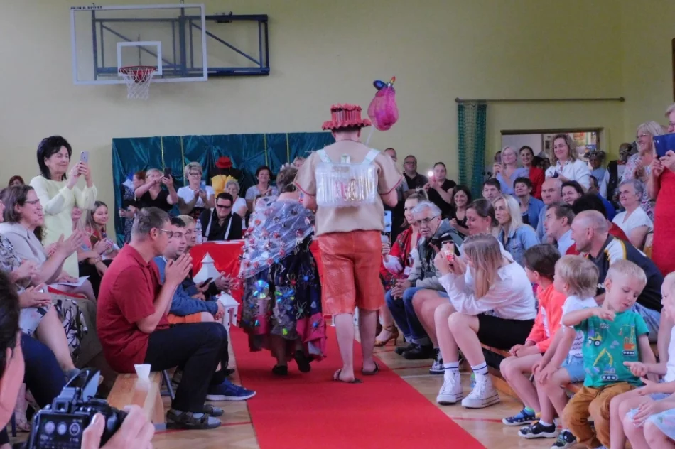 Pierwszy pokaz mody osób z niepełnosprawnościami - zdjęcie 17