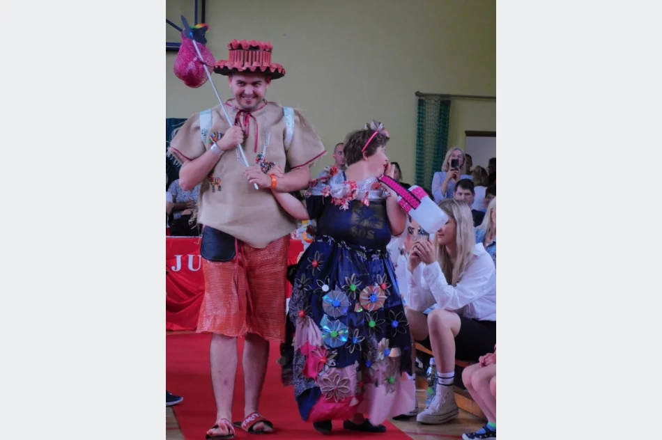 Pierwszy pokaz mody osób z niepełnosprawnościami - zdjęcie 18