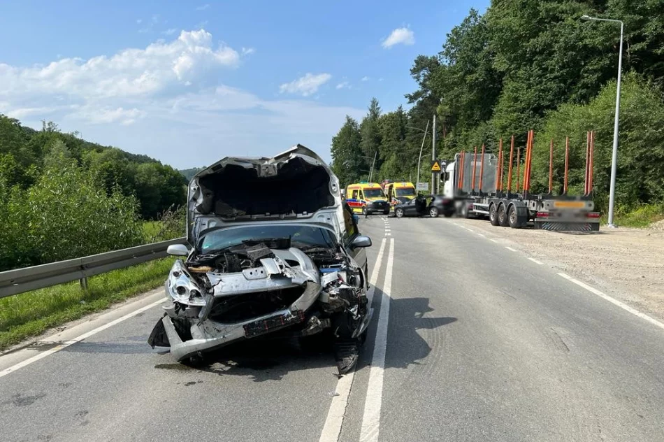 Wypadek na ulicy Lwowskiej. Są osoby poszkodowane - zdjęcie 4
