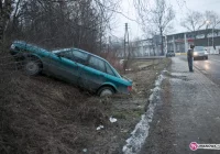 Audi wjechało na skarpę - zdjęcie główne
