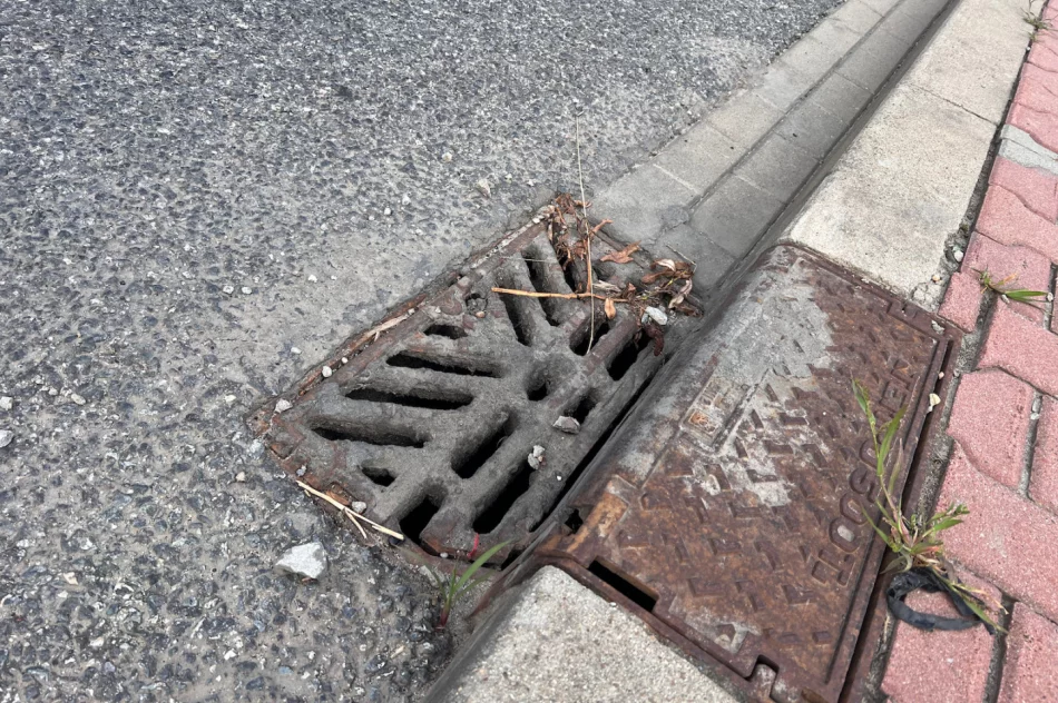 Zalewany Rynek w Limanowej, a na ulicy… zatkane wpusty - zdjęcie 12