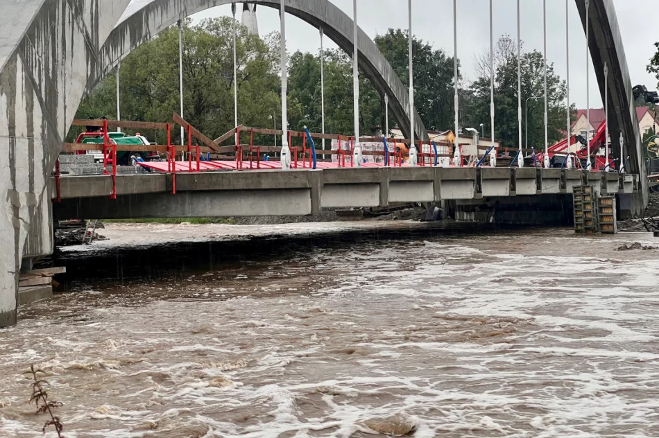 Prześwit pod mostem budzi obawy mieszkańców. Urząd: budowa zgodnie z otrzymanymi warunkami - zdjęcie 2