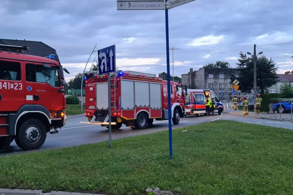 Nowy Sącz: samochód uderzył w słup - zdjęcie 2