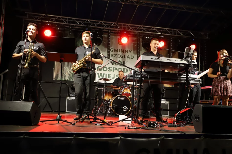 Gospodynie prezentowały dorobek artystyczny i kulinarny - zdjęcie 3