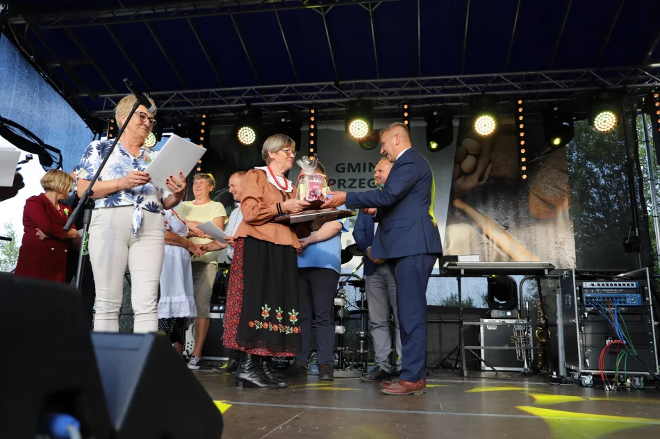 Gospodynie prezentowały dorobek artystyczny i kulinarny - zdjęcie 4