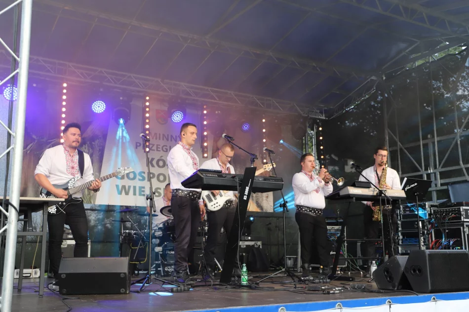 Gospodynie prezentowały dorobek artystyczny i kulinarny - zdjęcie 10