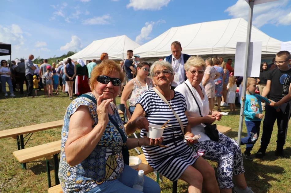 Gospodynie prezentowały dorobek artystyczny i kulinarny - zdjęcie 11