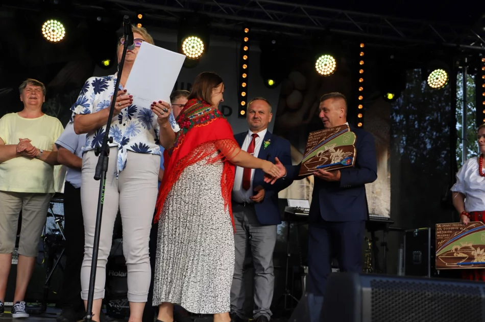 Gospodynie prezentowały dorobek artystyczny i kulinarny - zdjęcie 14