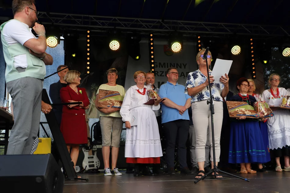 Gospodynie prezentowały dorobek artystyczny i kulinarny - zdjęcie 15