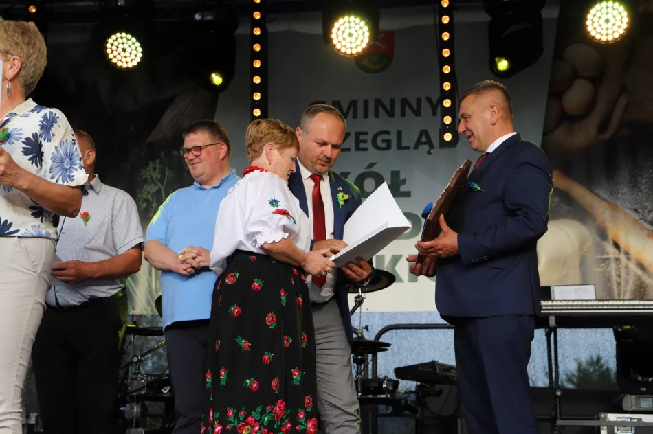 Gospodynie prezentowały dorobek artystyczny i kulinarny - zdjęcie 16