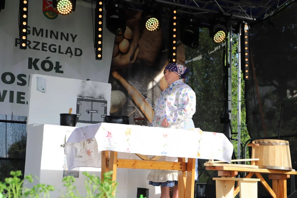 Gospodynie prezentowały dorobek artystyczny i kulinarny - zdjęcie 20