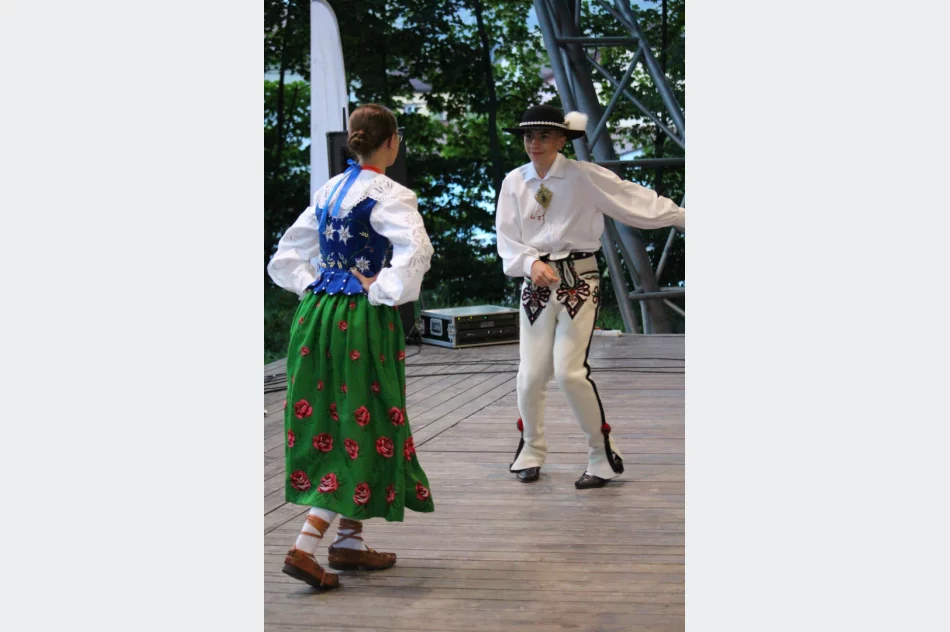 Folklor z różnych stron świata na Święcie Dzieci Gór - zdjęcie 17