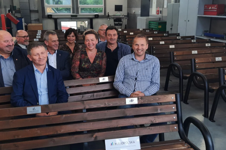 Nowe ławki i stojaki na rowery w pięciu samorządach - zdjęcie 2