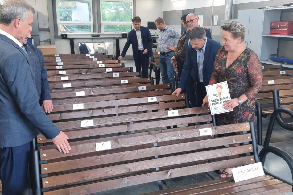 Nowe ławki i stojaki na rowery w pięciu samorządach - zdjęcie 3