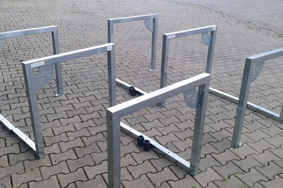 Nowe ławki i stojaki na rowery w pięciu samorządach - zdjęcie 5