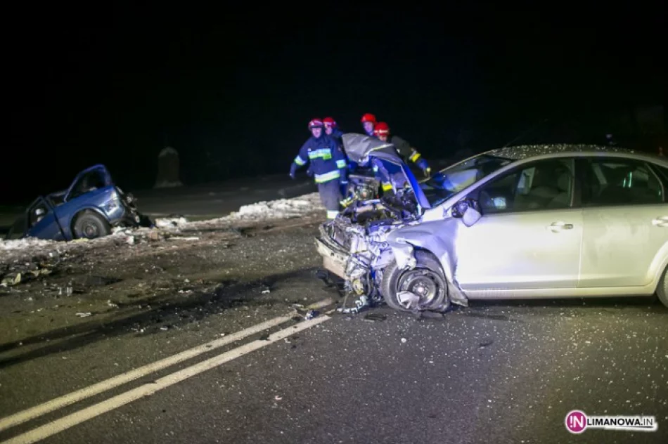 Czołowe zderzenie i blokada drogi - zdjęcie 3