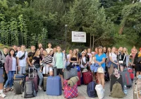 Ukraińska młodzież na harcerskim obozie nad morzem  - zdjęcie główne