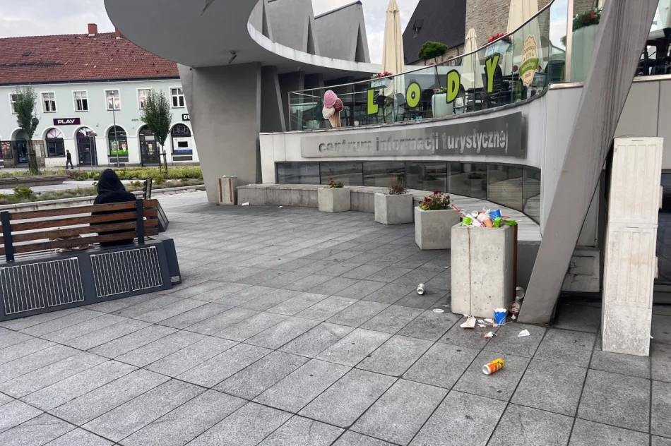 Centrum Limanowej po weekendzie - wysypisko - zdjęcie 6