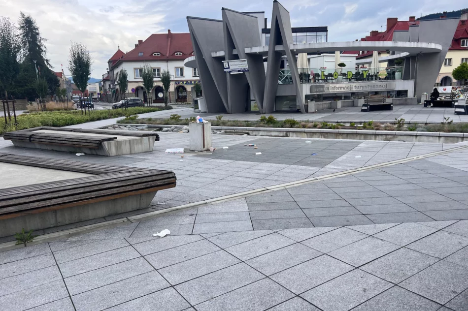 Centrum Limanowej po weekendzie - wysypisko - zdjęcie 14