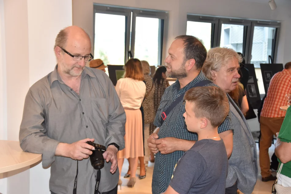 W Miejskiej Galerii Sztuki odbył się wernisaż wystawy Witolda Kubichy - zdjęcie 2