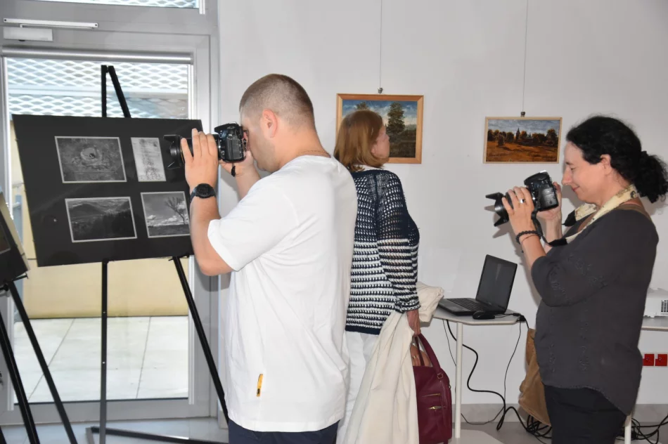 W Miejskiej Galerii Sztuki odbył się wernisaż wystawy Witolda Kubichy - zdjęcie 9