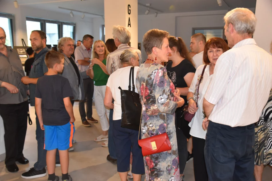 W Miejskiej Galerii Sztuki odbył się wernisaż wystawy Witolda Kubichy - zdjęcie 10