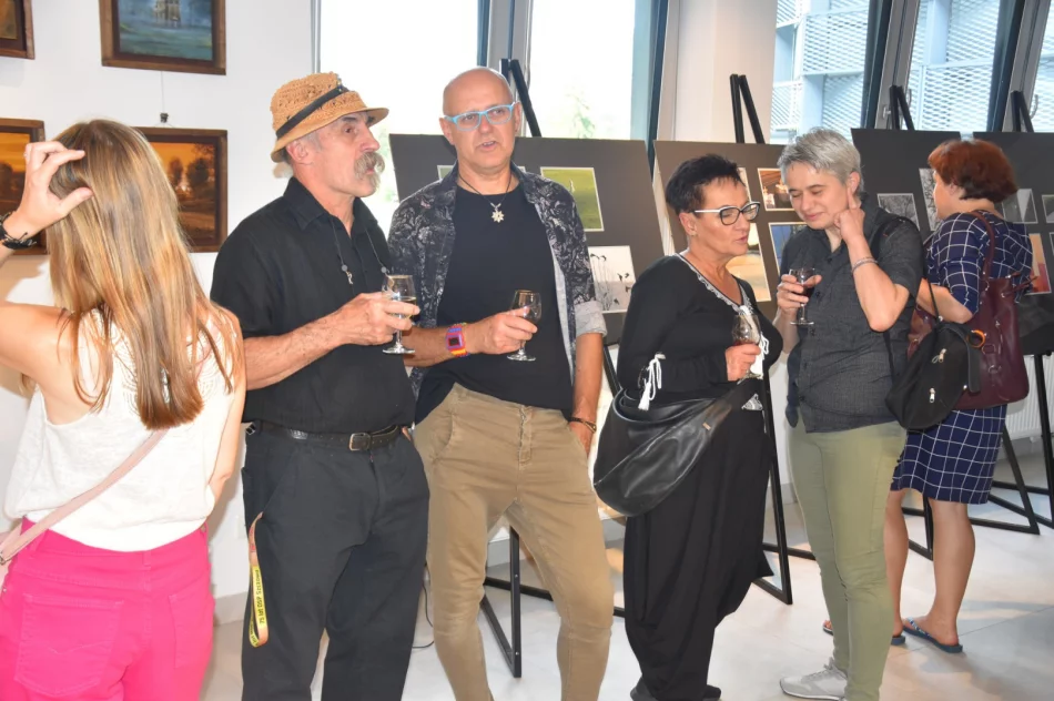 W Miejskiej Galerii Sztuki odbył się wernisaż wystawy Witolda Kubichy - zdjęcie 15