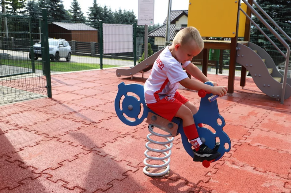 Nowy plac zabaw i zmodernizowane boisko wielofunkcyjne - zdjęcie 2