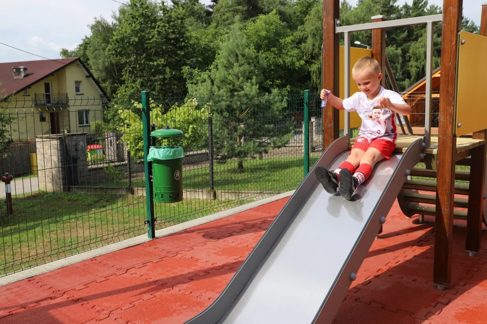 Nowy plac zabaw i zmodernizowane boisko wielofunkcyjne - zdjęcie 4