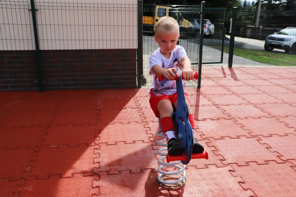 Nowy plac zabaw i zmodernizowane boisko wielofunkcyjne - zdjęcie 6