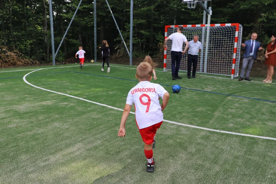 Nowy plac zabaw i zmodernizowane boisko wielofunkcyjne - zdjęcie 9